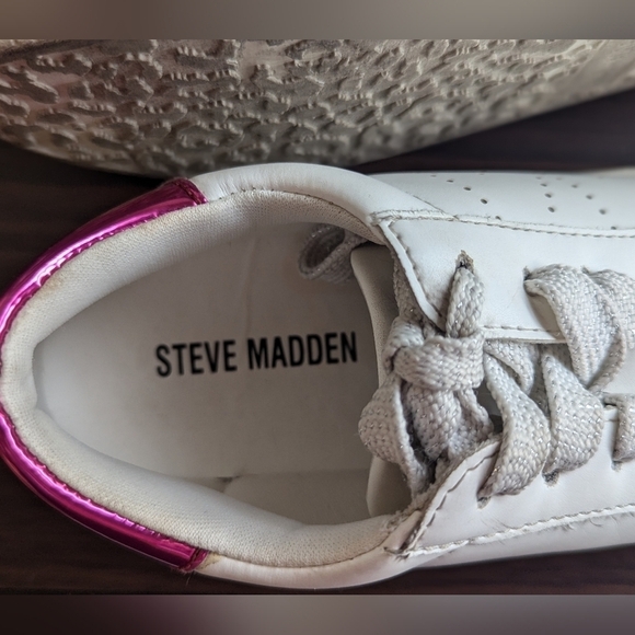 Girls Steve Maddenplatformwhite sneakers with pink heel accent. - Picture 6 of 9